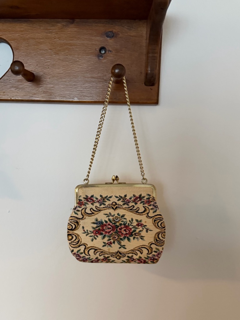 Vintage-Inspired Floral Tapestry Shoulder Bag in Cream